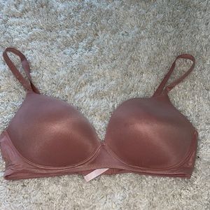 Victoria’s Secret body by Victoria no wire bra